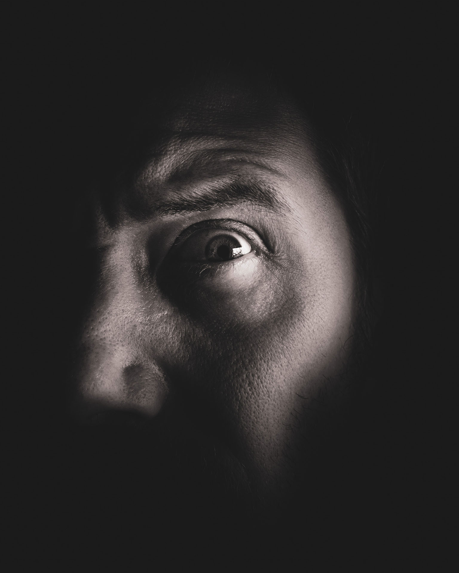 Bnw self portrait by Aaron Kuentzmann, visual and ux designer from barcelona